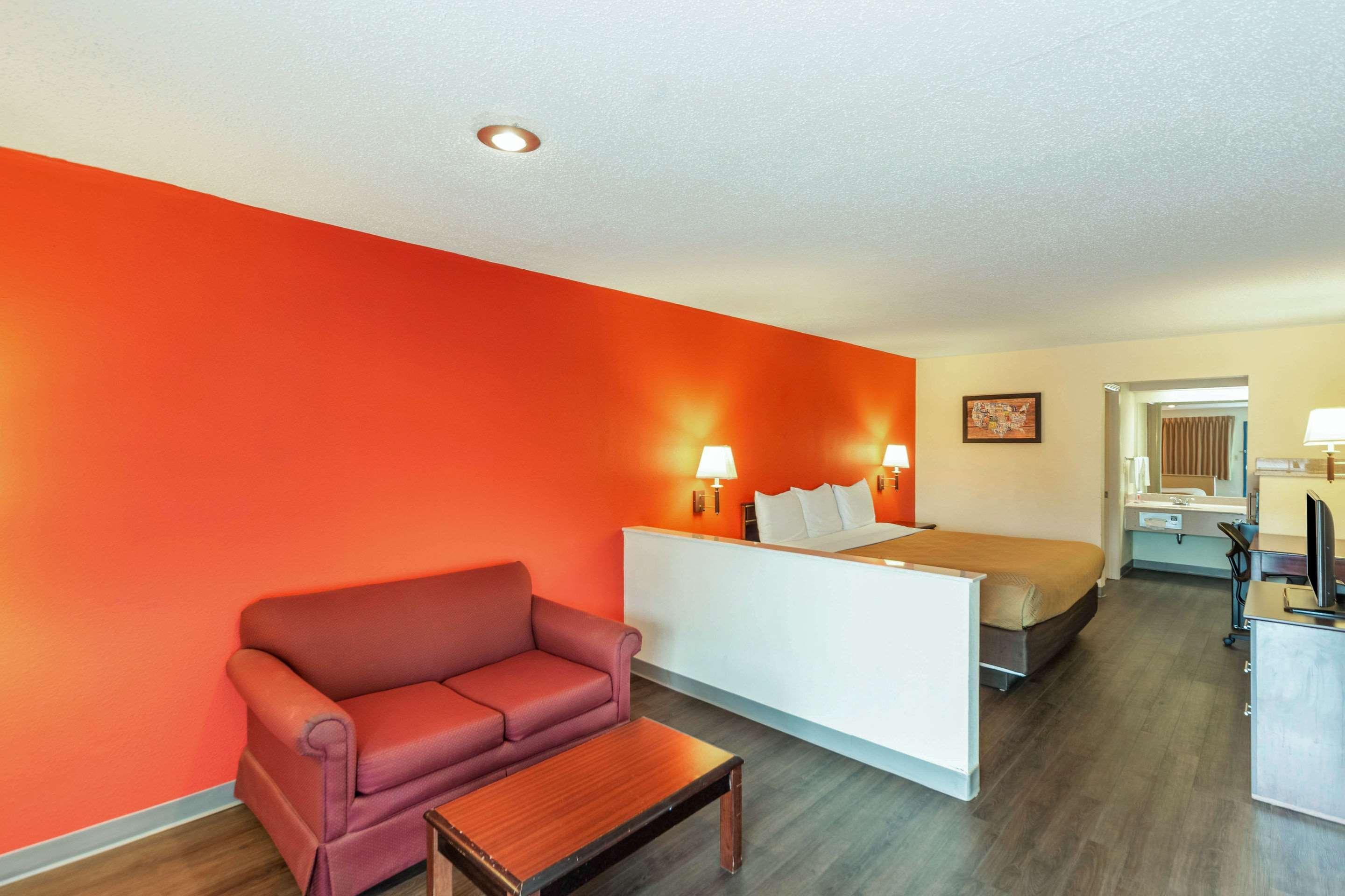 Econo Lodge Лоръл Екстериор снимка