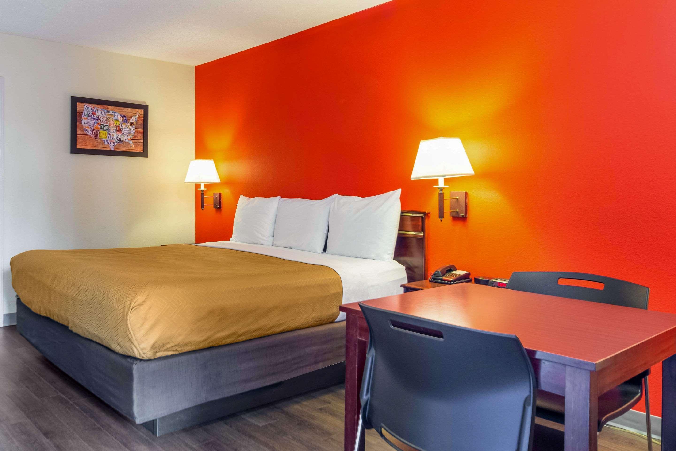 Econo Lodge Лоръл Екстериор снимка