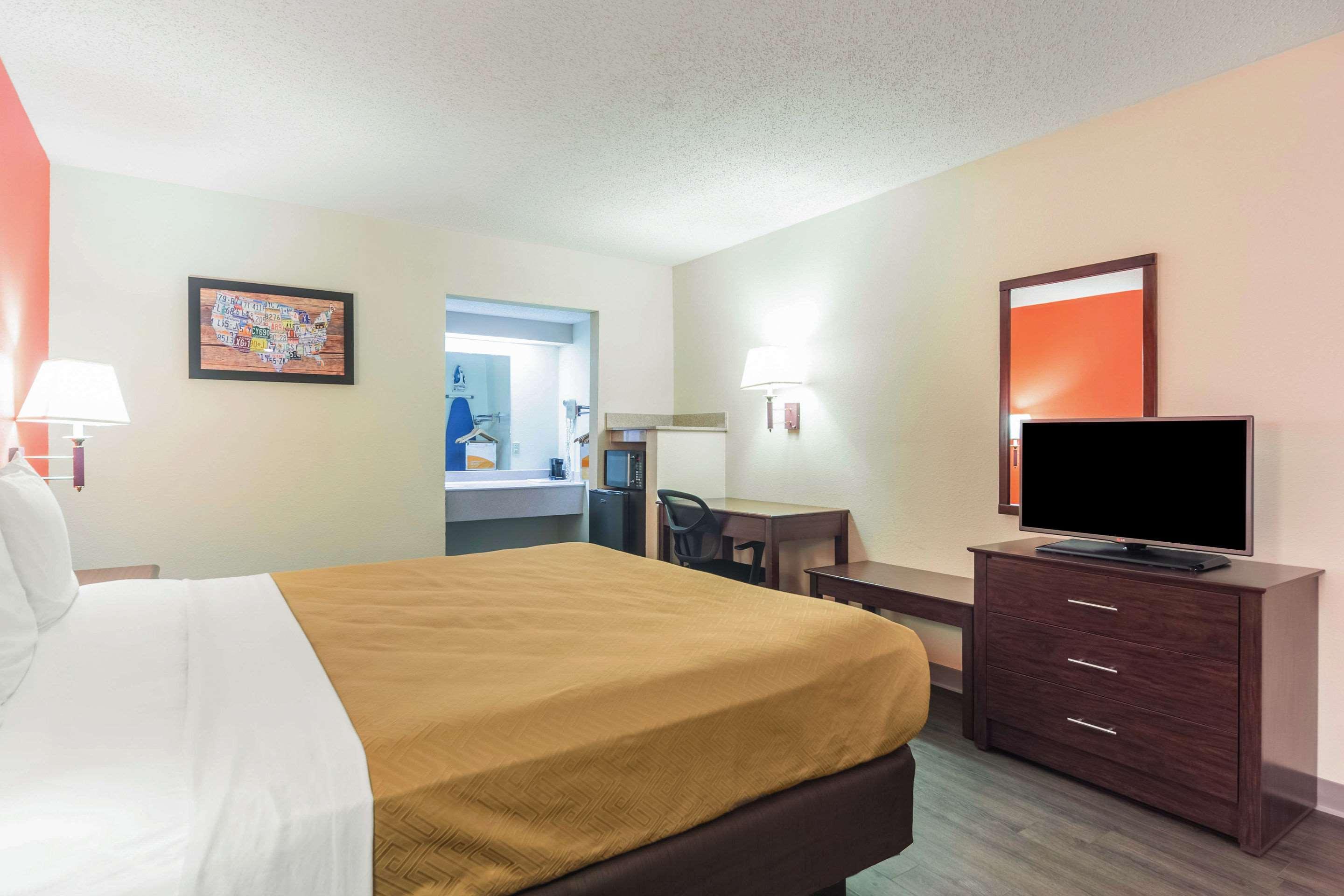 Econo Lodge Лоръл Екстериор снимка