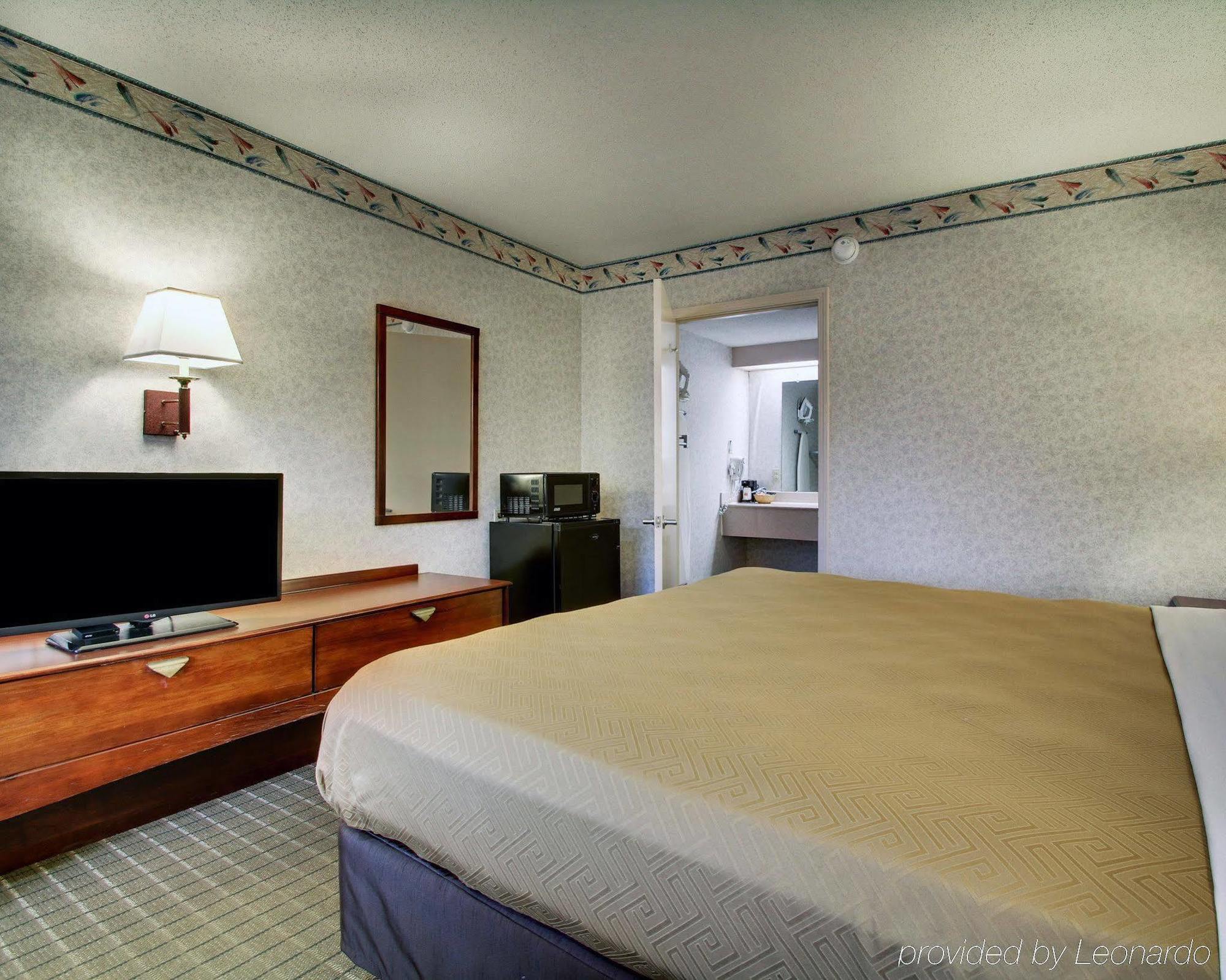 Econo Lodge Лоръл Екстериор снимка